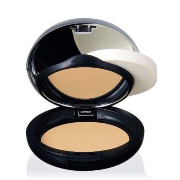 The Body Shop Other - The Body Shop All-in-One Face Base Shade 04 BNIP